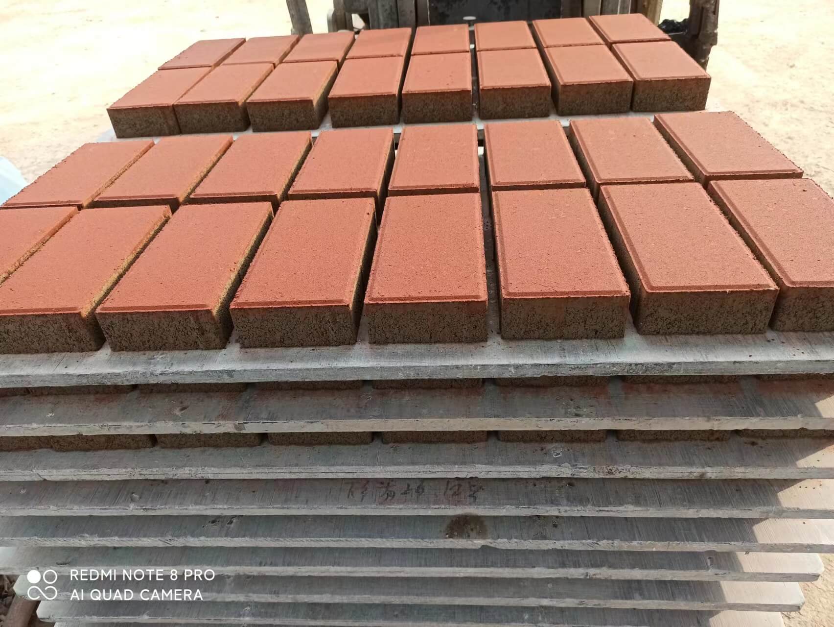 彩地工貿(mào)防滑透水一體化磚｜破解雨天出行安全痛點